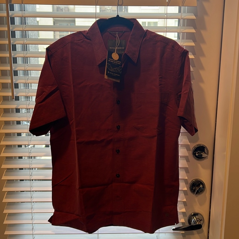 Royal Robbins mens desert pucker dry short sleeve shirt - Medium relaxed fit
